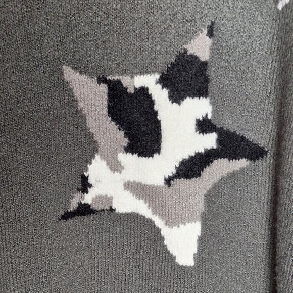 Torrid 1 Women 14/16 1x Gray Soft Plush Knit Star Knit Crewneck Sweater - Picture 9 of 9